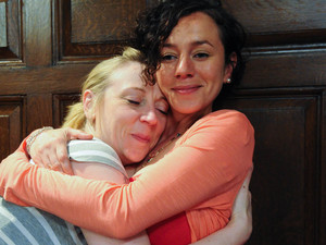 When Ruby arrives at the Woolpack, Ali realises they have been set up by Dan. The pair are nervous but Ali apologises to Ruby for the way she has been acting