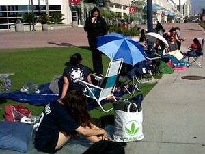 'Twilight' fans begin lining up outside Comic-Con 2012