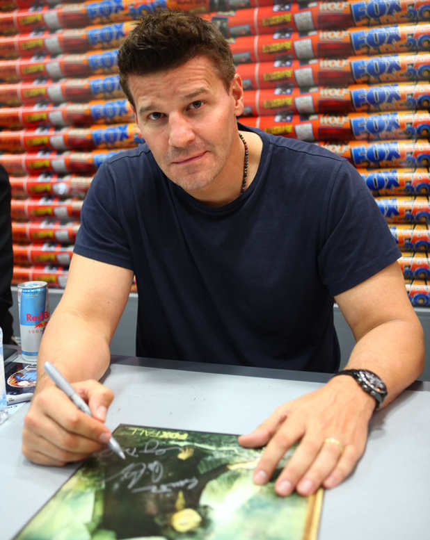 The cast of Bones at the fan signing.