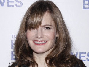 Jennifer Jason Leigh