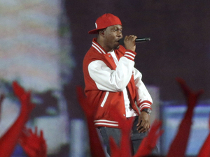 Dizzee Rascal performing a snippet of 'Bonkers'