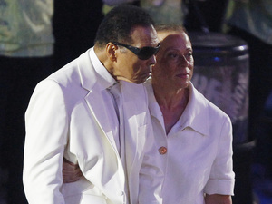 Muhammad Ali and his wife Lonnie get ready to take the flag.