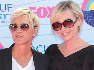 Ellen DeGeneres and Portia de Rossi arrive on the pink carpet at the Teen Choice Awards 2012