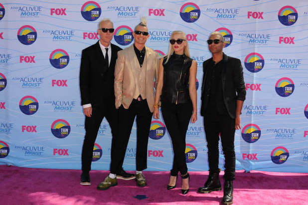 No Doubt arrive on the pink carpet at the Teen Choice Awards 2012