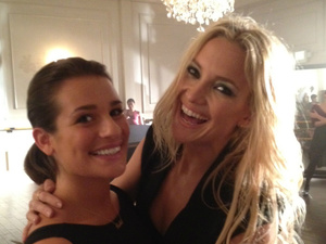 Kate Hudson and Lea Michele bond on the Glee set