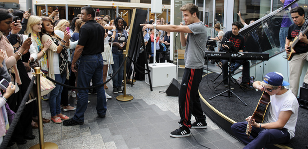 One Direction stars Liam Payne and Niall Horan perform at Westfield.