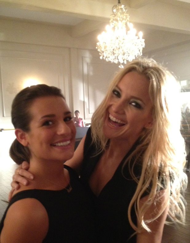 Kate Hudson and Lea Michele bond on the Glee set
