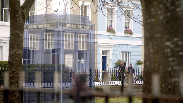 Amy and Rory with the Tardis