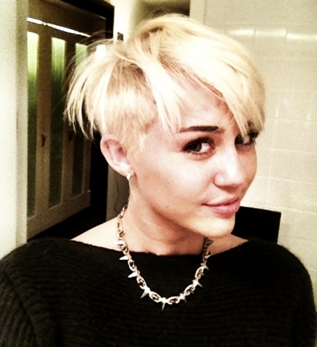 Miley Cyrus shows off her new hair