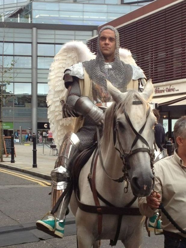 Robbie Williams, twitter, music video
