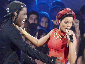 Rihanna performs at the MTV Video Music Awards 2012
