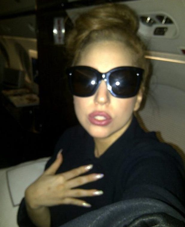 Lady GaGa hair, twitter