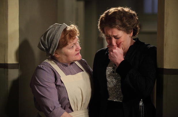 Downton Abbey S03E02: Lesley Nicol as Mrs Patmore, Phyllis Logan as Mrs Hughes