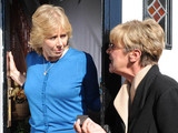 Wendy gets a shock when Deirdre arrives on her doorstep, warning her to back off