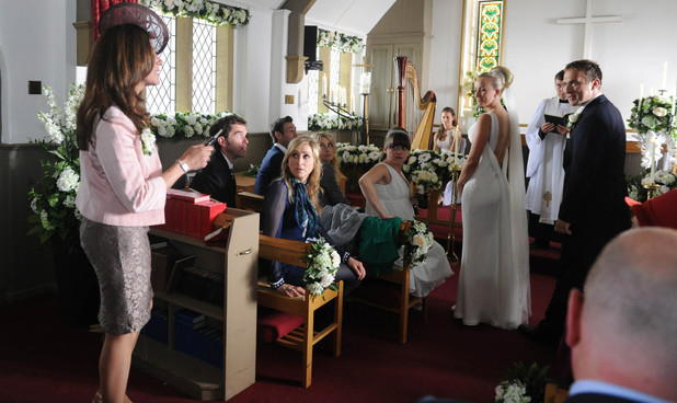 POTD: 'Emmerdale' Wedding Showdown For The Maceys - Emmerdale News ...