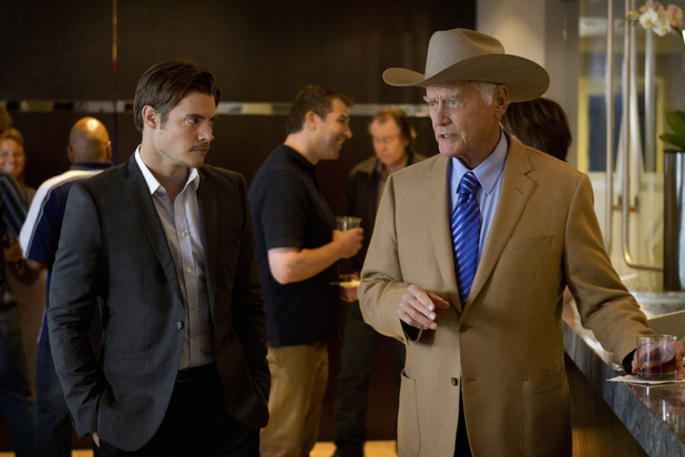 Dallas S01E05 - 'Truth or consequences': Josh Henderson as John Ross Ewing and Larry Hagman as J.R. Ewing