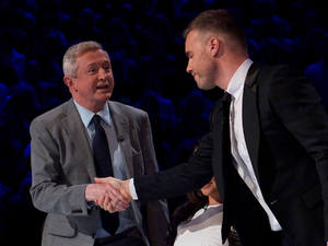 The X Factor Live Show 2: Gary and Louis make amends