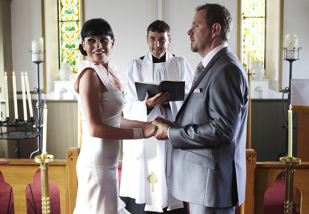 6370: Chas' nerves are in tatters as her wedding ceremony begins. Will Chas and Dan tie the knot uninterrupted?
