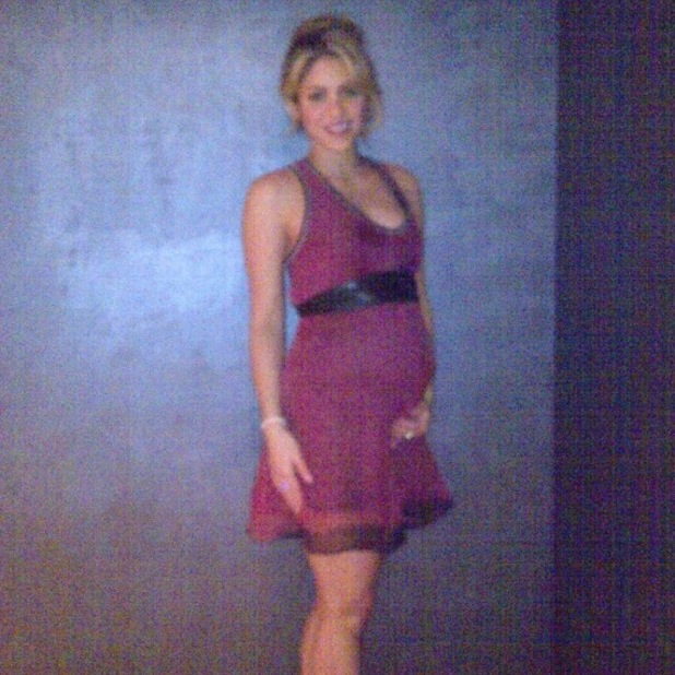 Shakira's baby bump 06.10.12