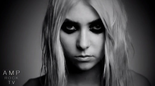 Taylor Momsen, Under The Water