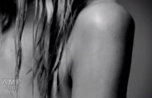 Taylor Momsen, Under The Water