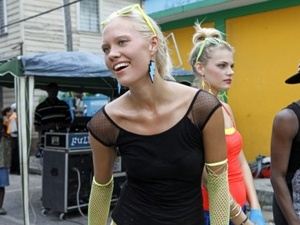 America's Next Top Model - "The Girls Go To Jamaica" pictured: Laura and Kristin
