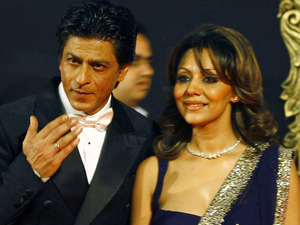 'Jab Tak Hain Jaan' premiere in Mumbai, India: Shah Rukh Khan and wife Gauri Khan