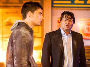 Derek advises Joey to lie for Lauren.