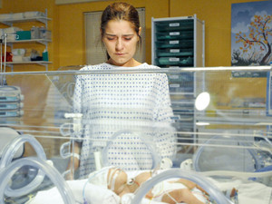 6422: Rachel is finally allowed to see her baby boy in the incubator