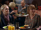 6418: Rhonas hires friend Vanessa to help out at the vets, although Paddy isn't convinced