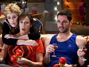 Miranda - Season 3, Episode 2: Stevie (SARAH HADLAND), Penny (PATRICIA HODGE), Miranda (MIRANDA HART), Gary (TOM ELLIS), Tilly (SALLY PHILLIPS)