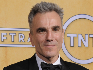 DAniel Day-Lewis with his SAG Award for 'Lincoln'