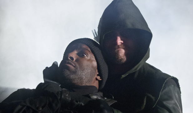 Arrow S01E11: 'Trust But Verify'