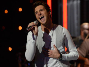 Paul Jolley performs during the boys solo round of Hollywood week on 'American Idol'