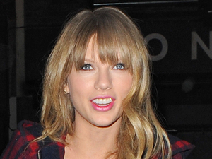 Taylor Swift arrives at Groucho Club with a male companion
