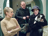 6487: Edna finally agrees to stay at the Kings' as long as she gets to do her bit around the house