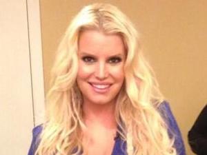 Jessica Simpson cradles her baby bump backstage at Ellen Degeneres Show - 6 March 2013