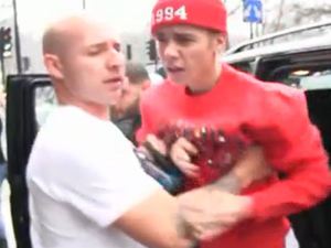 Justin Bieber in alleged fight with photographer in London