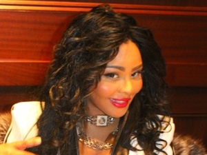 Lil Kim posts photoshopped press pictures of herself.