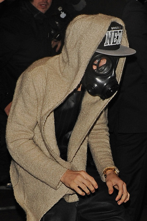 justin-bieber-gas-mask-2.jpg