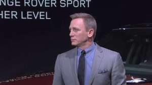 Daniel Craig closes down NYC for Land Rover live drive - video