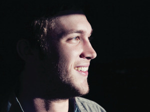 Phillip Phillips press shot