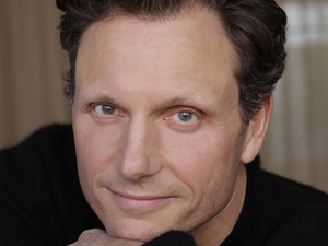 Tony Goldwyn's official headshot