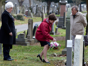 8129: Finding St. John's headstone, Sylvia, Hayley and Roy pay their respects
