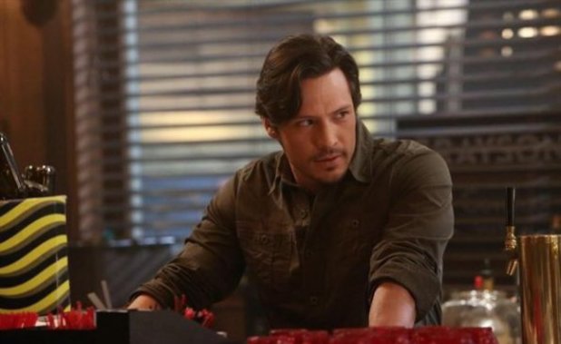 A still from Revenge S02E20: 'Engagement'