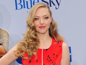 Amanda Seyfried, Preen red dress, New York premiere of Epic, Givenchy heels