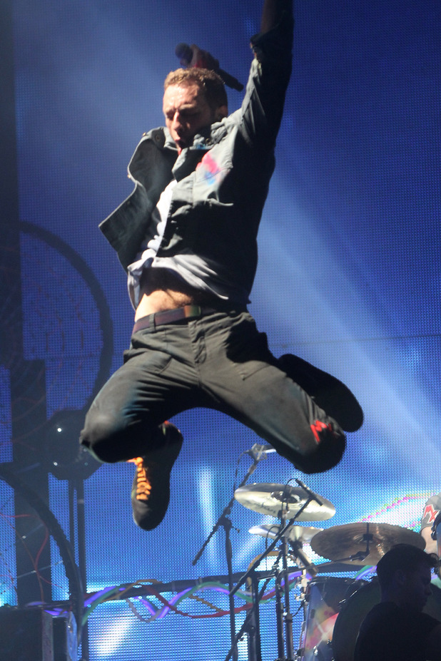 chris-martin-glastonbury.jpg