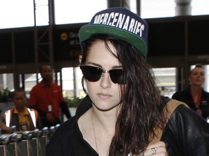 Kirsten Stewart, LAX airport, baseball cap