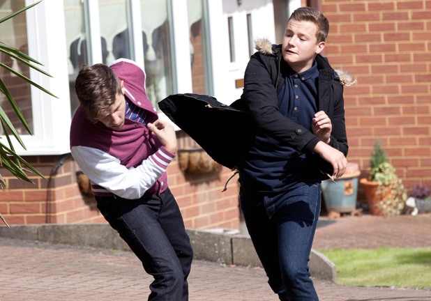 soaps-hollyoaks-3730-4.jpg