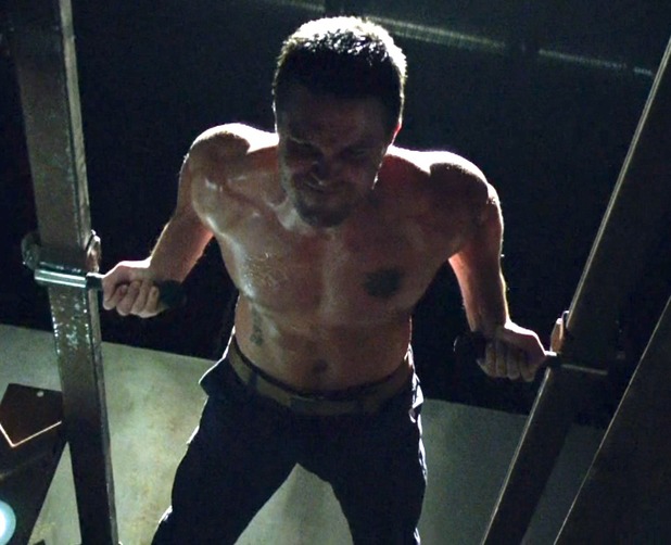 Arrow Star Stephen Amell Feeling The Burn In Shirtless Workout Arrow News Cult Digital Spy 